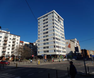 Trzonolinowiec - wieżowiec przy Kościuszki we Wrocławiu z lat 60. przed remontem