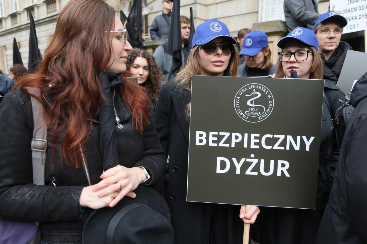 Marsz Milczenia w Warszawie. Marsz medyków przeciw przemocy 
