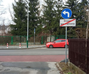 Mieszkańcy Prądnika Czerwonego skarżą się na... las znaków