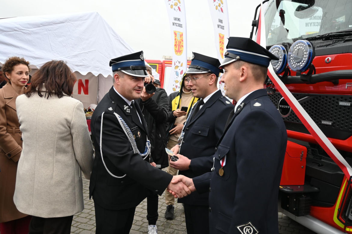 Powiat Siedlecki: nowy średni wóz ratowniczo-gaśniczy trafił do strażaków ochotników z OSP Grochówka w gminie Zbuczyn