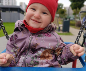 Waldemar Nawrocki i Adrian Domalewski pomagają Anielce