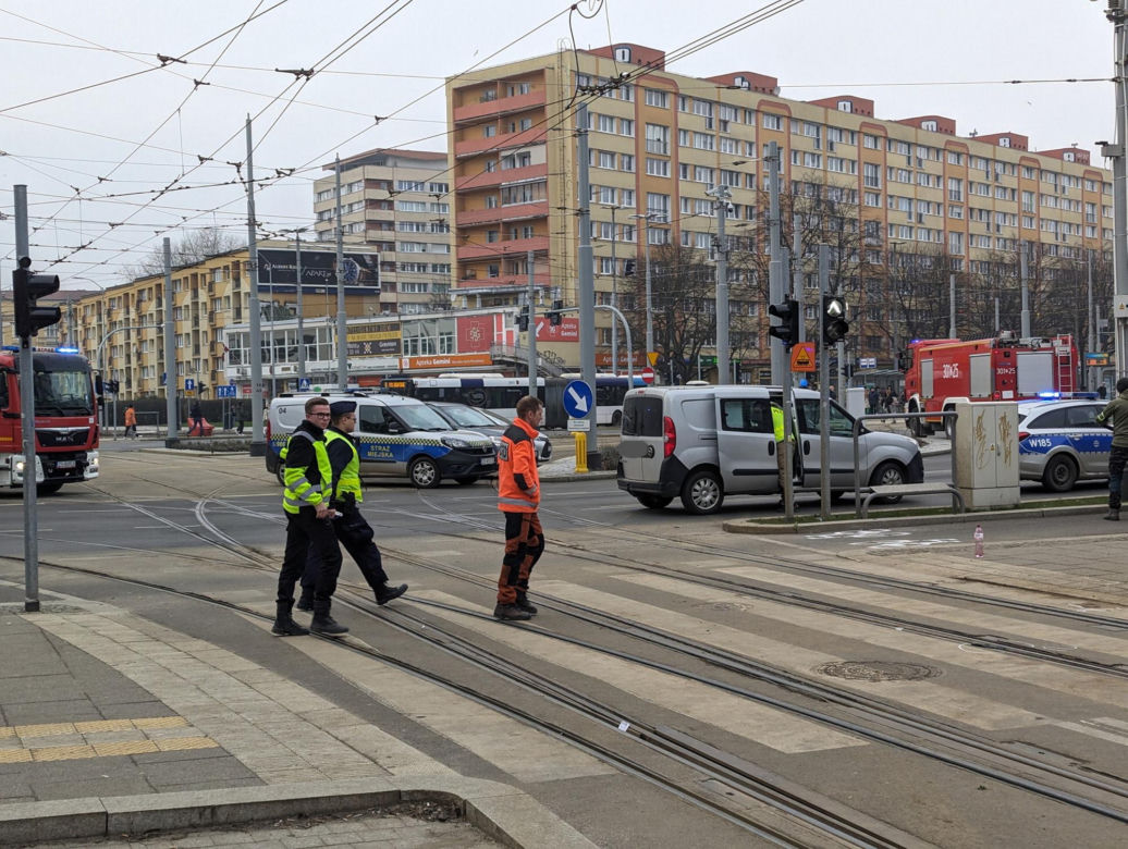 W Szczecinie kierowca rozpędzonym samochodem wpadł w pieszych