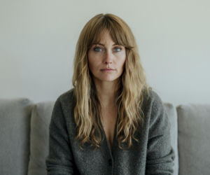 Czujesz, że świat wali ci się na głowę? Ten cytat na dziś od Miłosza zmienia perspektywę