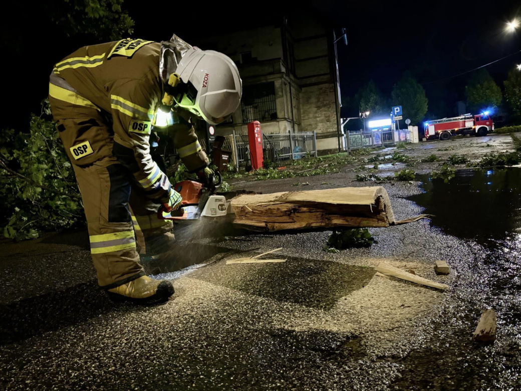 Burze i grad przeszły nad Śląskiem. Ogromne zniszczenia. Żywioł spustoszył całą wieś