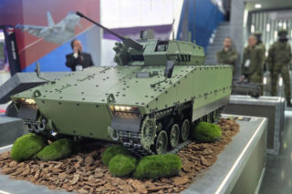 Borsuk i Ciężki BWP w Rijadzie. HSW prezentuje najnowocześniejszy sprzęt na światowych targach