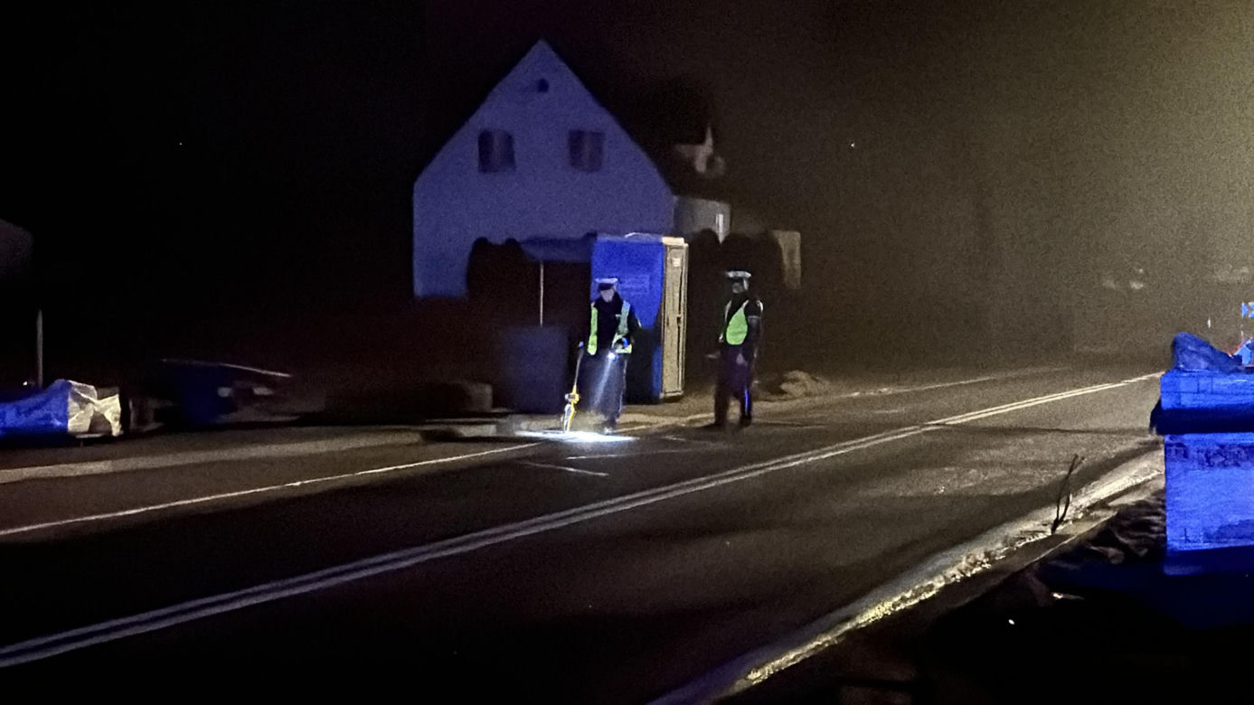 Śmiertelnie potrącił 2-letnie dziecko i uciekł. Malca na poboczu znalazł ojciec