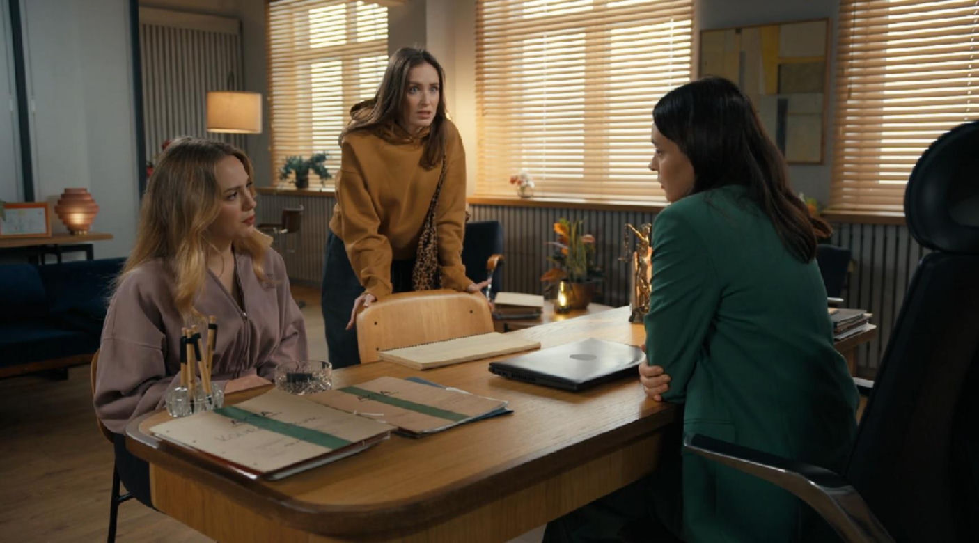 Barwy szczęścia, odcinek 3140. Oliwka (Wiktoria Gąsiewska), Madzia (Natalia Sierzputowska), Natalia (Maria Dejmek)