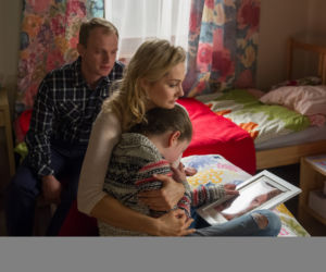 Na Wspólnej odc. 2238. Tosia (Julia Lewenfisz-Górka), Zuza (Małgorzata Socha), Kamil (Kazimierz Mazur)