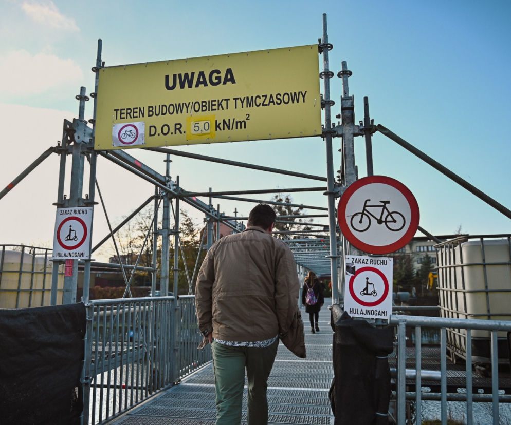 Zwodzona kładka na moście Rogoźników. Mieszkańcy Gdańska ruszyli na spacery