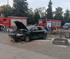 Wrocław: Groza pod Halą Targową! Auto staranowało rowery! Kierowca był pod wpływem? 