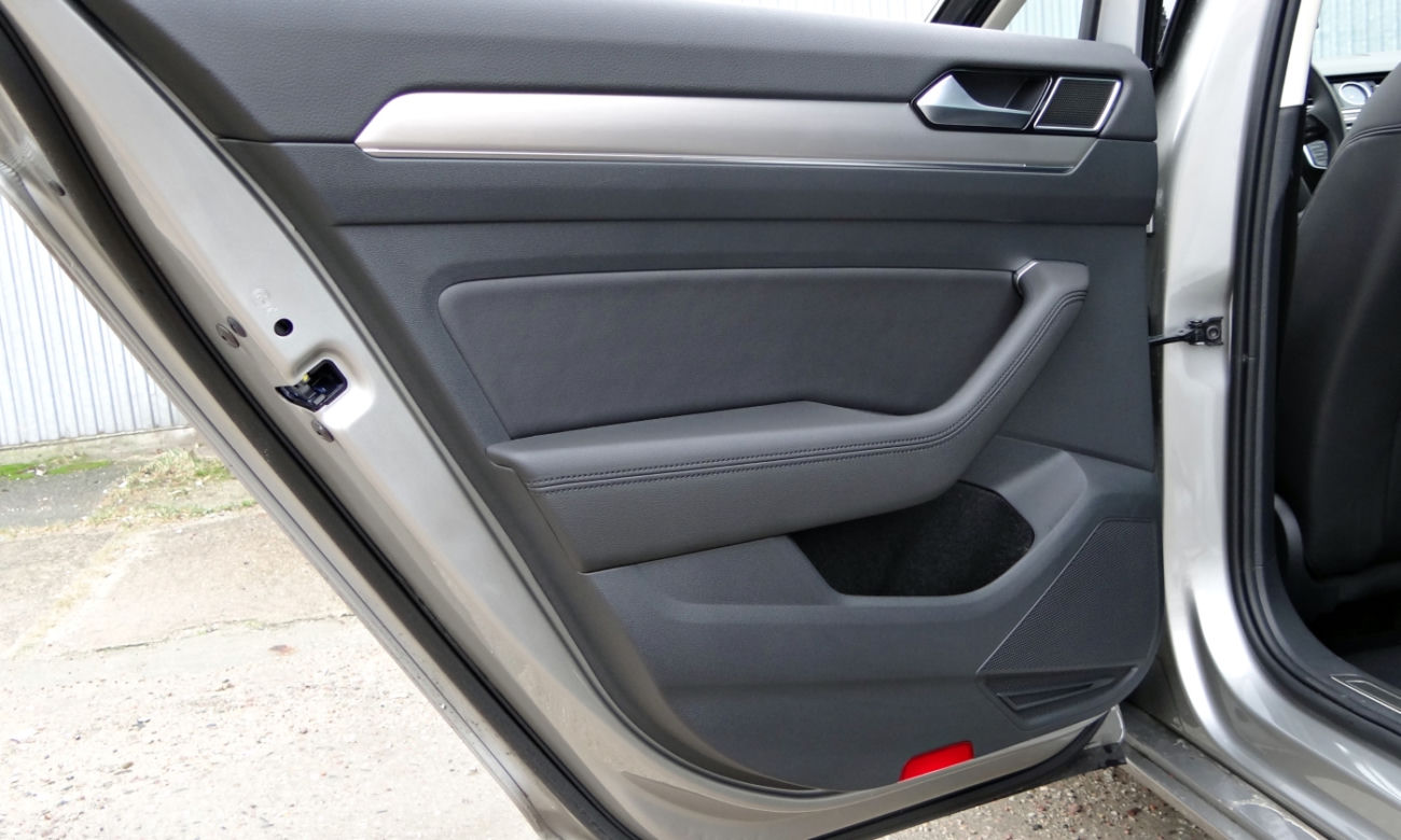 Volkswagen Passat Limousine B8 Highline 2.0 TDI DSG BlueMotion