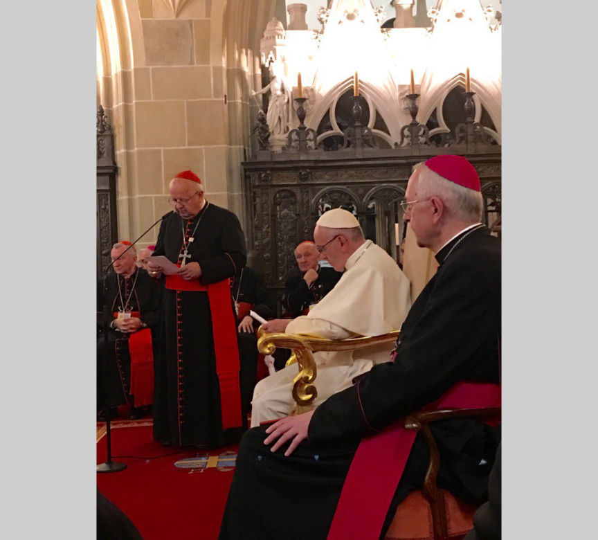 PAPIEŻ W KATEDRZE.
