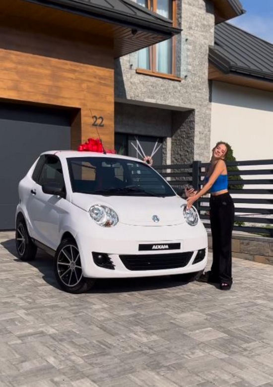Gwiazdor "M jak miłość" kupił 14-letniej córce auto w prezencie. Internauci przypomnieli mu syna Sylwii Peretti