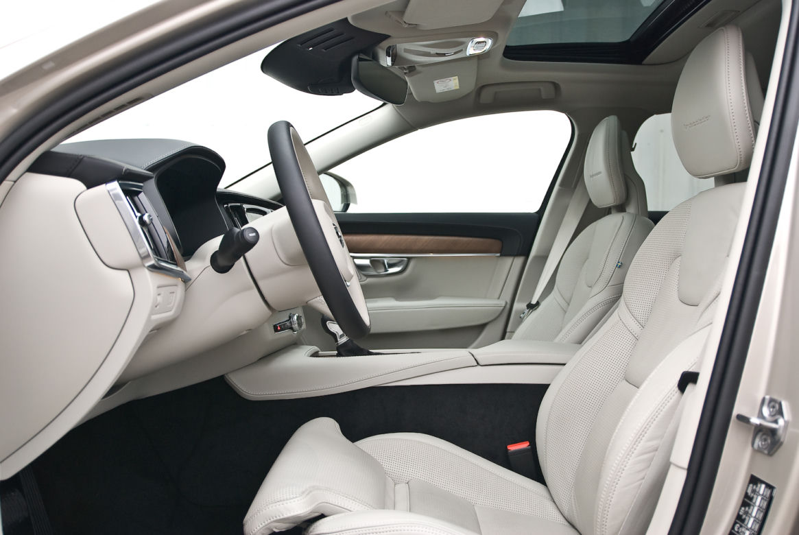 Volvo S90 D4