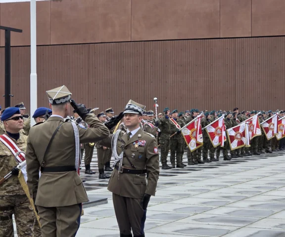 „Budowaliśmy samolot w trakcie lotu z pożarem”. Generał Molenda przechodzi do NATO