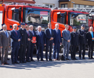 Białystok. Strażacy dostali samochód gaśniczy z 42-metrową drabiną [ZDJĘCIA]