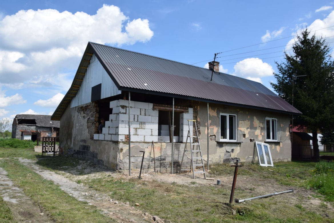 Podborze. Dom niepełnosprawnych braci to ruina. Potrzebują wszystkiego