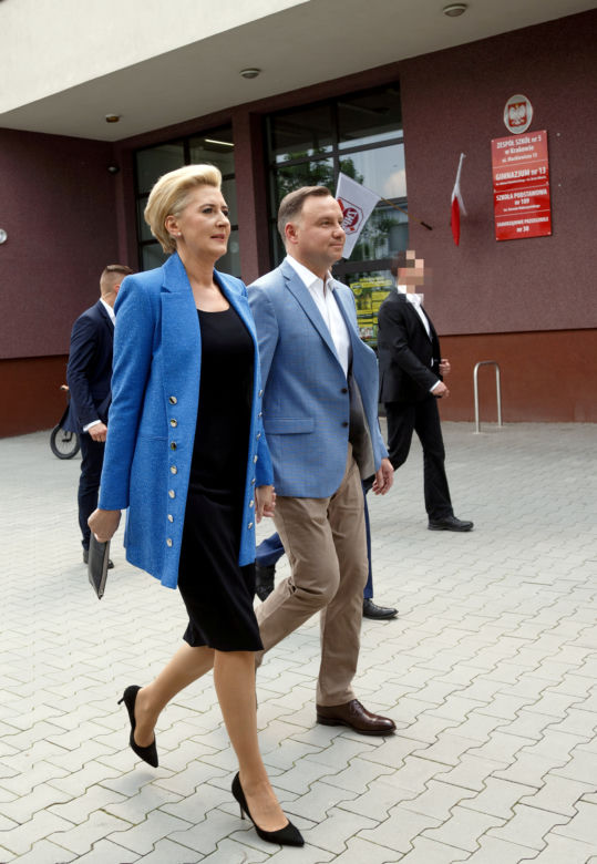 Cała prawda o strojach Agaty Dudy i Jolanty Kwaśniewskiej! Te zdjęcia nie pozostawiają wątpliwości