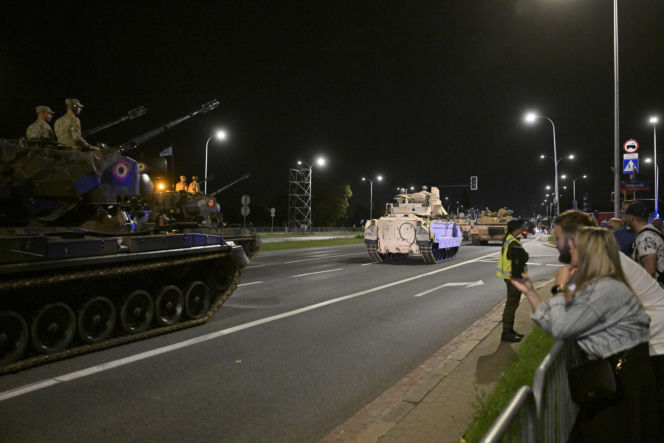 Nocna próba defilady wojskowej w Warszawie
