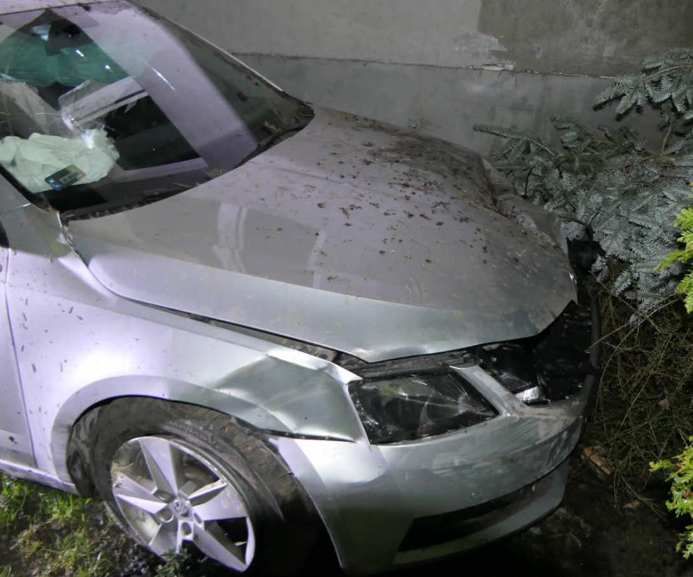 Pijacki rajd Skodą przez Starachowice. Staranowali ogrodzenie uderzyli w dom