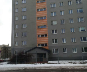Martwa kobieta w mieszkaniu, jej mąż wyskoczył z balkonu na oczach policji! Horror w Kielcach