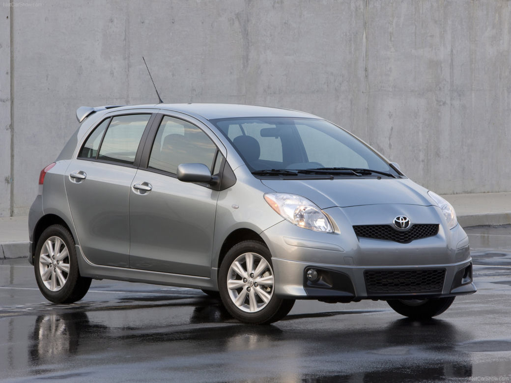 Toyota Yaris Luna hatchback, model 2011