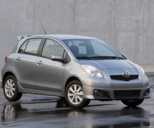 Toyota Yaris Luna hatchback, model 2011