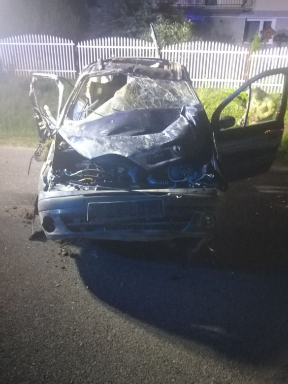 Młody kierowca podczas wyprzedzania zahaczył o inne auto. Nie żyje nastoletnia pasażerka