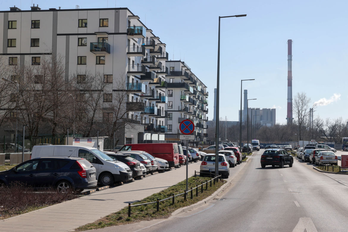 Mężczyzna runął z okna