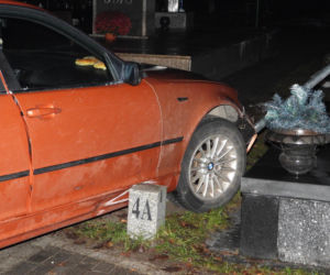 Uciekał przed policją i wjechał na cmentarz