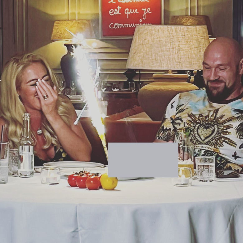To ona wspiera Tysona Fury'ego. Oto jego żona, Paris Fury