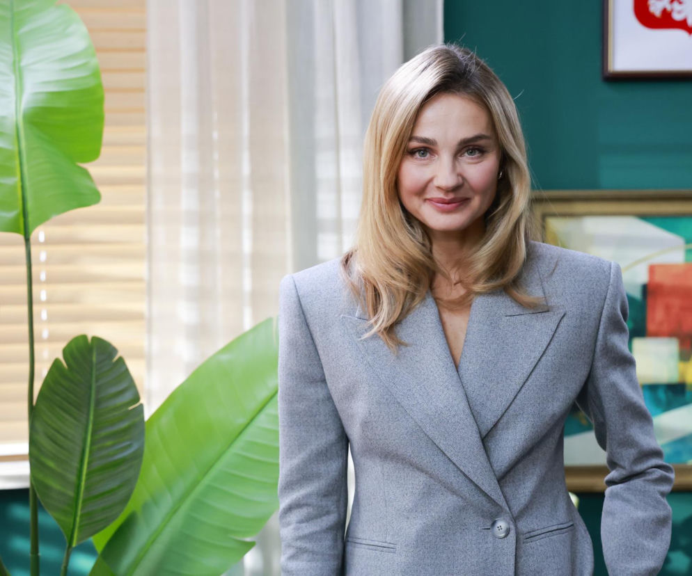 Aktorka Małgorzata Socha w szarej marynarce uśmiecha się do obiektywu. O jej wymarzonej roli przeczytasz na Eska.
