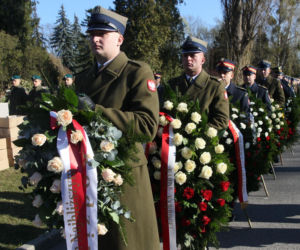 Obchody 16. rocznicy katastrofy smoleńskiej. Powązki