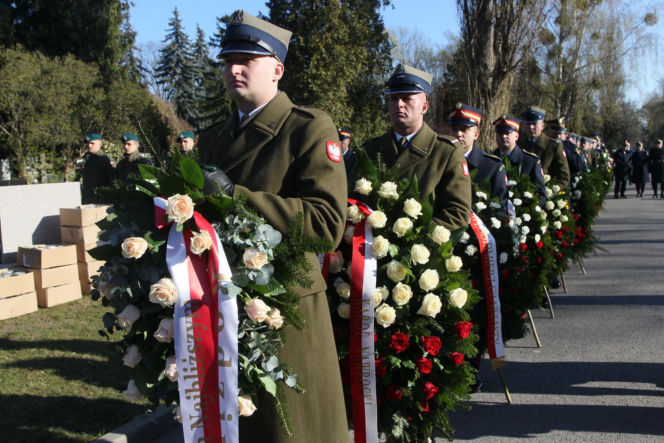 Obchody 16. rocznicy katastrofy smoleńskiej. Powązki