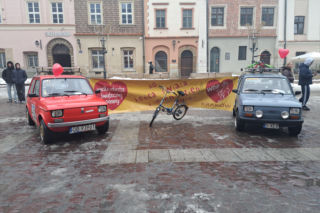 34. finał WOŚP w Krakowie. Legendarne pojazdy ZŁOMBOL zachwyciły na Małym Rynku [GALERIA]