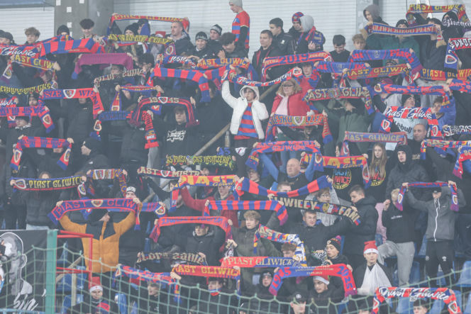 Mecz Piast Gliwice - Legia Warszawa. Kibice na stadionie