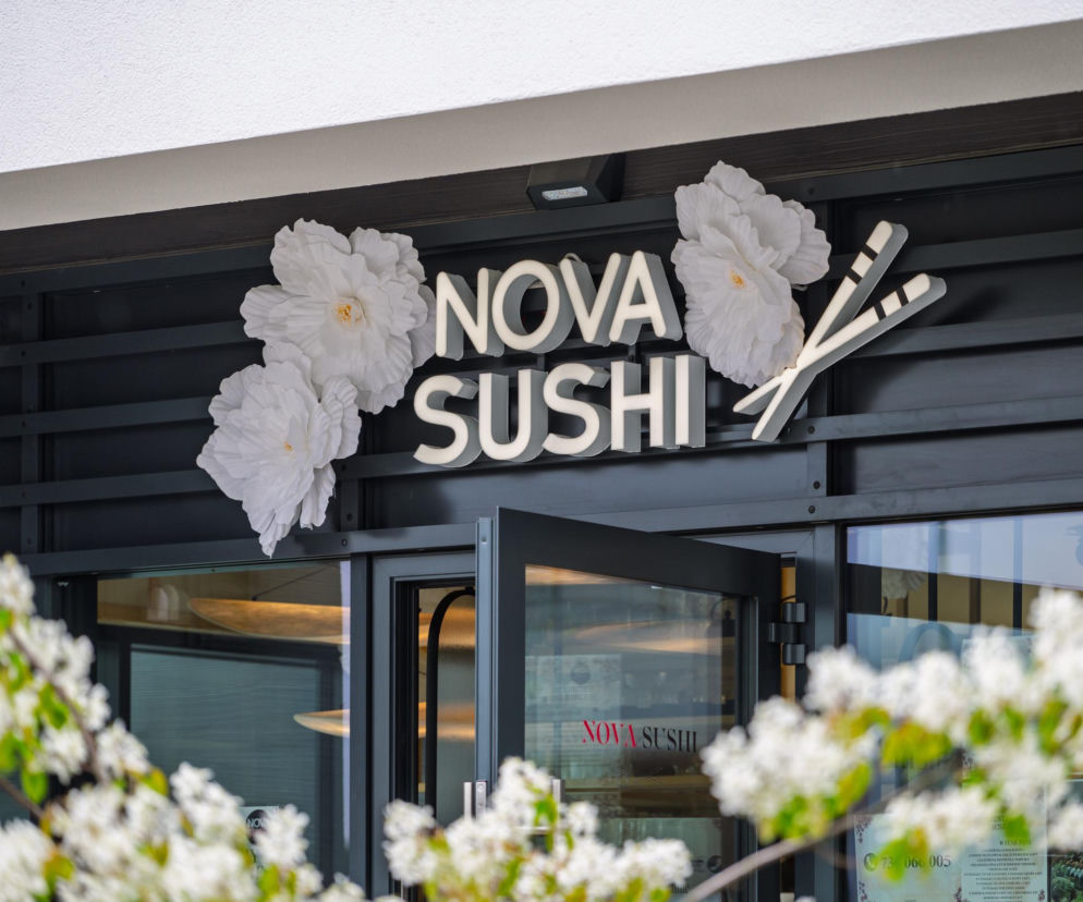 Szyldy i witryny w służbie harmonii przestrzeni miejskiej