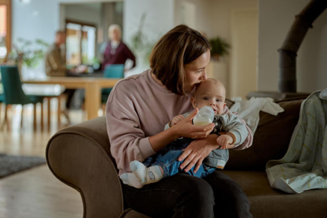 Na Wspólnej odc. 4128. Ania (Sonia Mietielica), Igor (Jakub Wesołowski), Ewa (Ewa Gawryluk), Jaś (Kazio Wierzbicki)