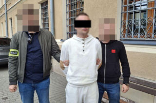 Zostawił auto na skrzyżowaniu i poszedł boso po paliwo