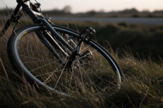 Pijana rowerzystka w rowie. Ile zapłaci 66-latka?