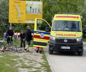 Czołowe zderzenie rowerzystów w Warszawie. Cyklista trafił do szpitala