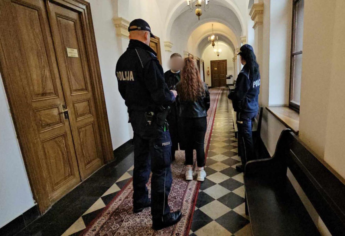 Z zazdrości o chłopaka ugodziła nożem Ukrainkę. Kinga W. przed sądem