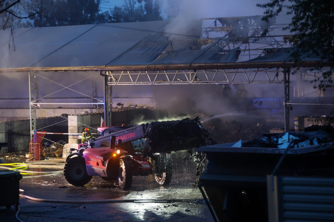 Pożar hali z elektrośmieciami w Gliwicach