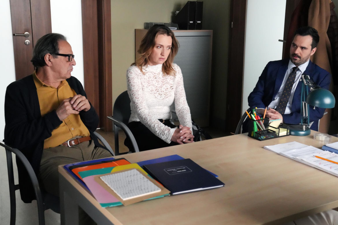 Barwy szczęścia, odc. 3043. Jerzy (Bronisław Wrocławski), Asia Sokalska (Anna Gzyra), ojciec Aliny (Jakub Krawczyk)