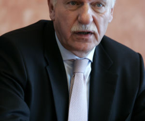 Andrzej Olechowski