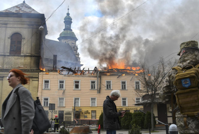 PILNE! Rosjanie zaatakowali pełne cywilów centrum Lwowa! Są nagrania