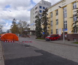 Walczyła z koronawirusem, osierociła trójkę dzieci