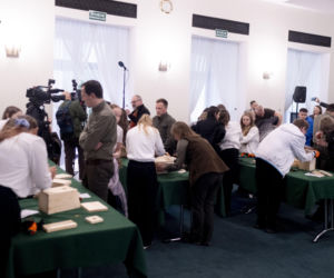 Włodzimierz Czarzasty robi budki dla ptaków Sejm/Piotr Tracz