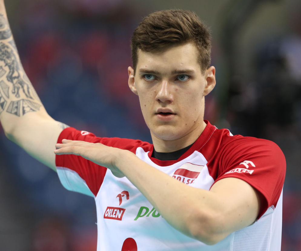 Siatkarz Bartłomiej Lemański w biało-czerwonym stroju kadry. O jego formie na ME przeczytasz na SE Supersport.