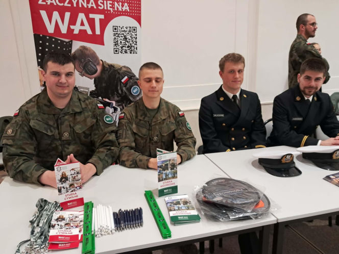 Targi Służby i Pracy w Skarżysku. Wojsko Polskie kusi nowoczesnością i stabilną ścieżką kariery